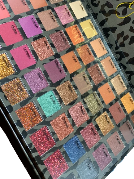 Highly pigmented eyeshadow palette featuring matte shades and pressed glitter for versatile eye makeup looks.