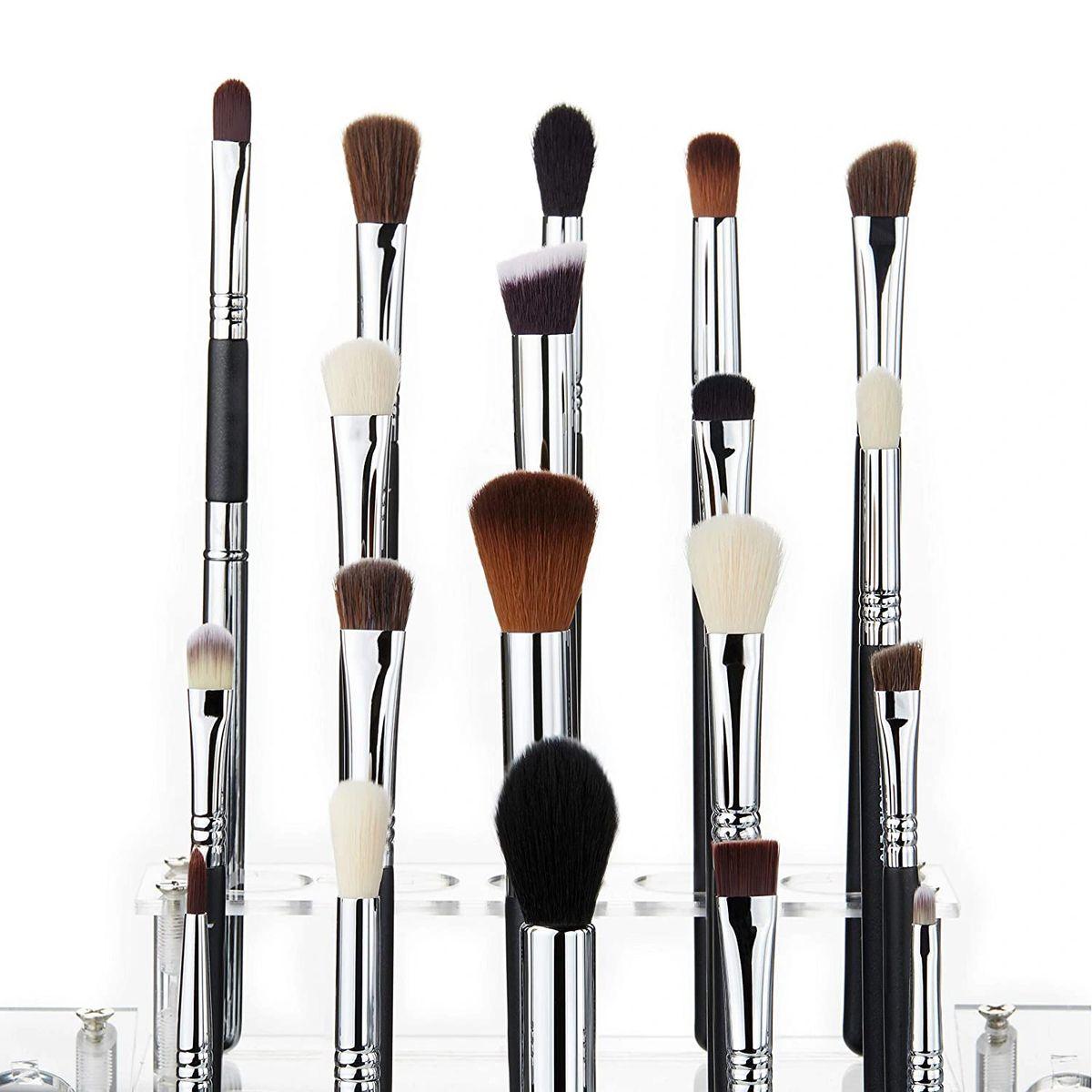 19 PCS PROFESSIONAL BRUSH SET W/ BLACK BAG.